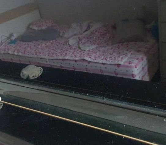 폐기 비용 상담용 광택이 있는 검은색 업라이트 피아노