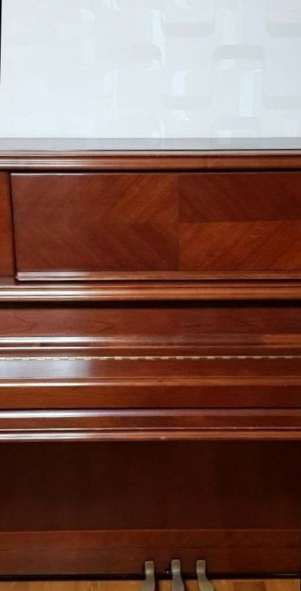 폐기 비용 상담용 벽에 붙어 있던 업라이트 피아노